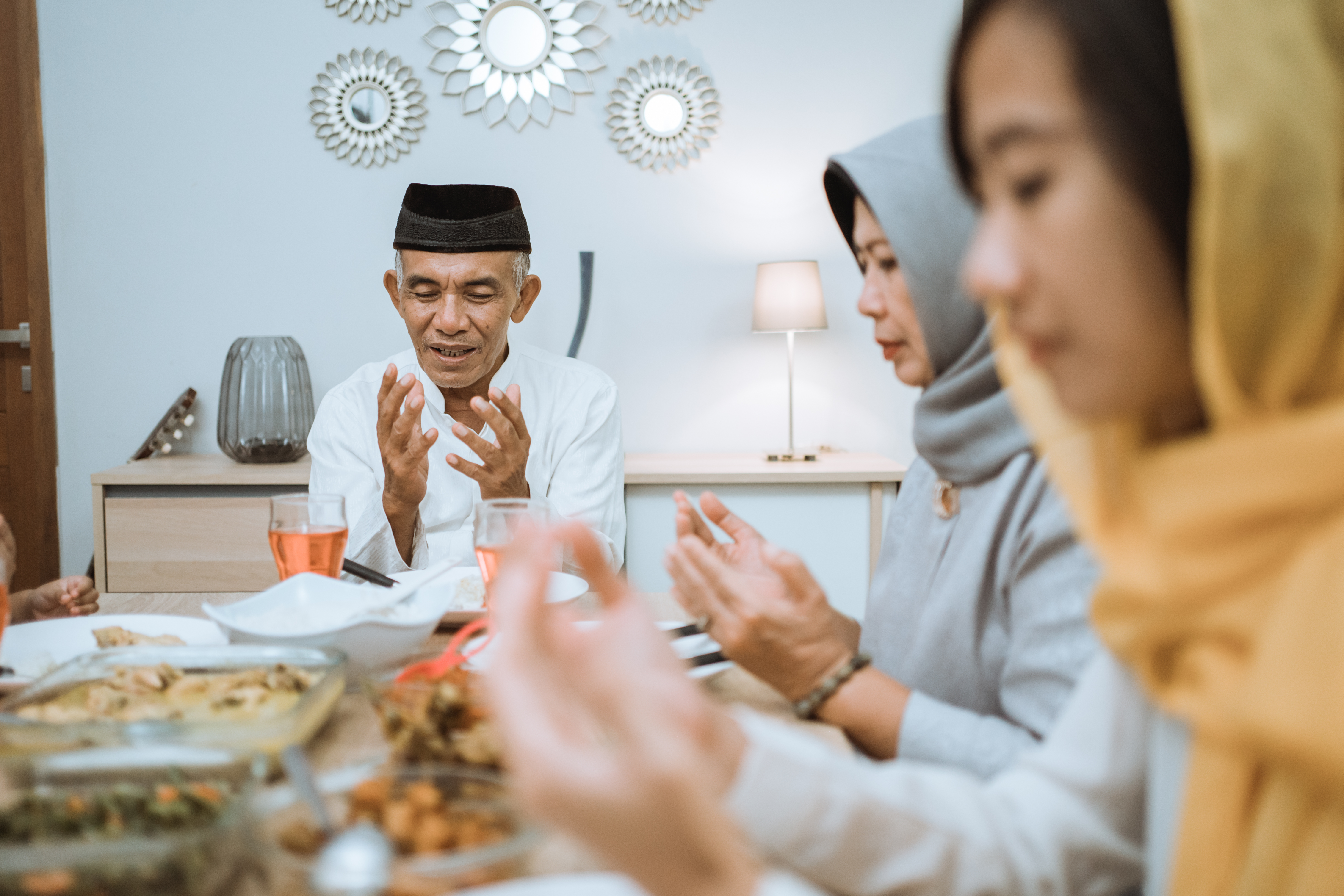 Berbuka puasa bersama keluarga