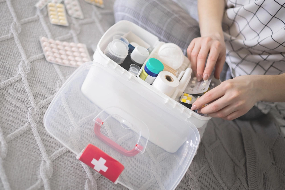 Perlengkapan Obat-Obatan yang Dibutuhkan Saat Banjir